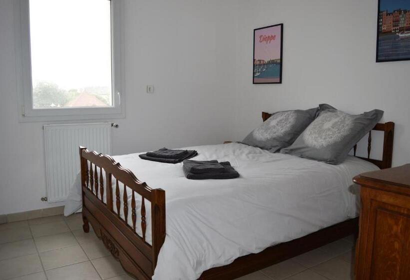 Appartement Spacieux Avec Balcon à 50m De La Plage