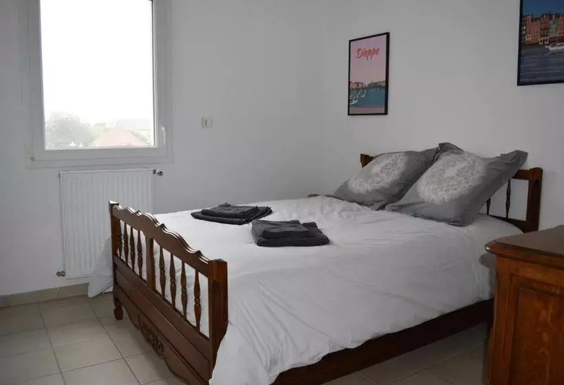 Appartement Spacieux Avec Balcon   à 50m De La Plage