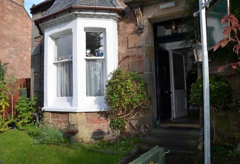 Bed and Breakfast Averon House