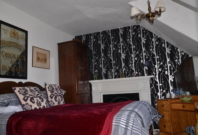 Bed and Breakfast Averon House