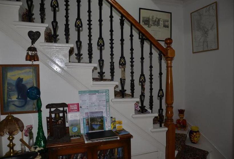 Bed and Breakfast Averon House