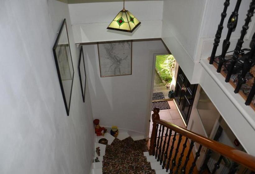 Bed and Breakfast Averon House