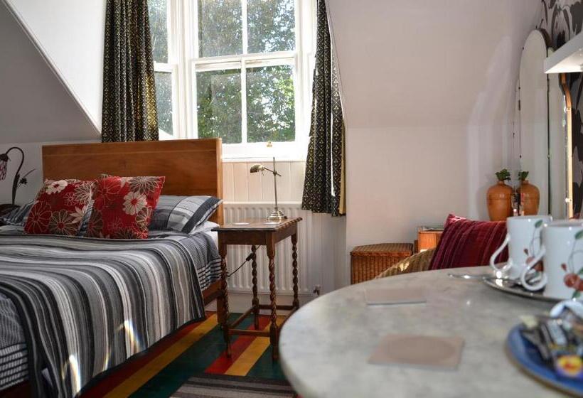 Bed and Breakfast Averon House