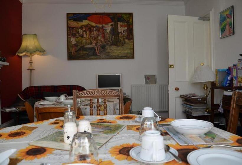 Bed and Breakfast Averon House