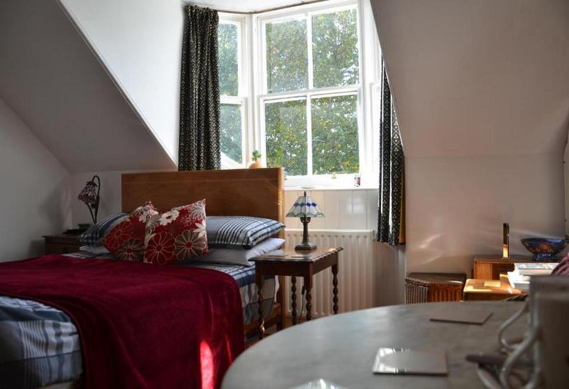 Bed and Breakfast Averon House