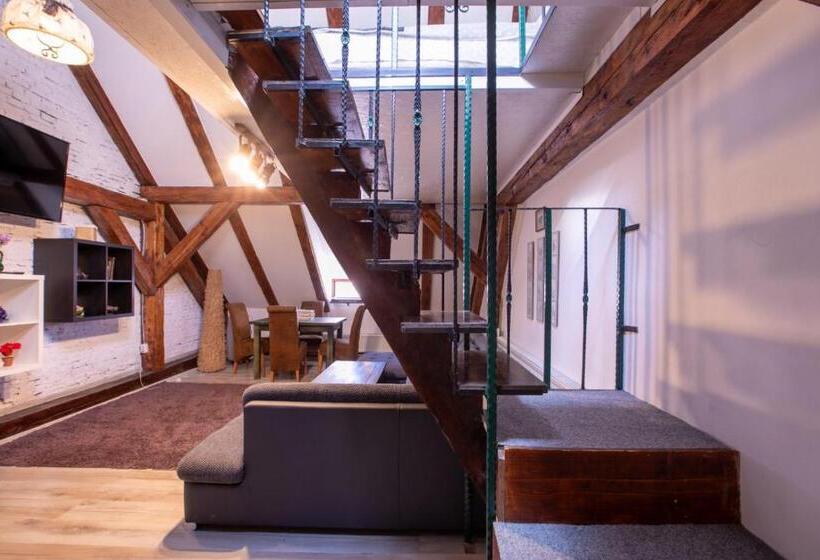 ペンション 4 Rooms Piata Sfatului