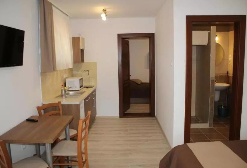 Pensió Casa 77 Praid