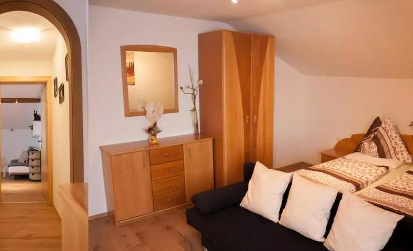 ペンション Gästehaus Hanser