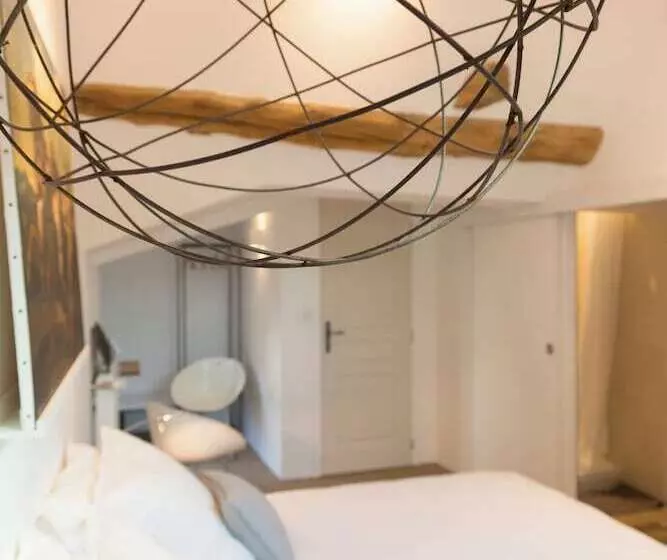 Aamiaismajoitus (B&B) Clos Saint Jacques   Maison D Hôtes