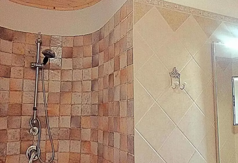 تختخواب و صبحانه Il Casale Dei Principi