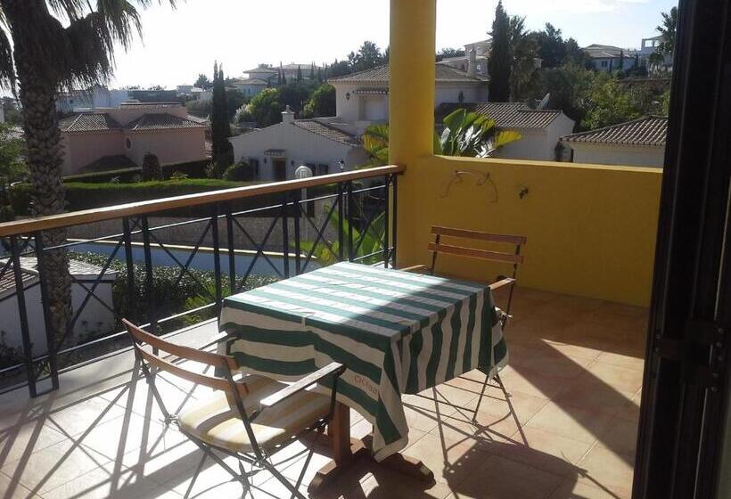 تختخواب و صبحانه Vila Florina