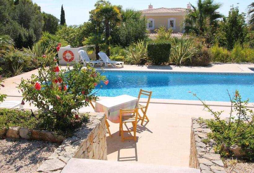 تختخواب و صبحانه Vila Florina