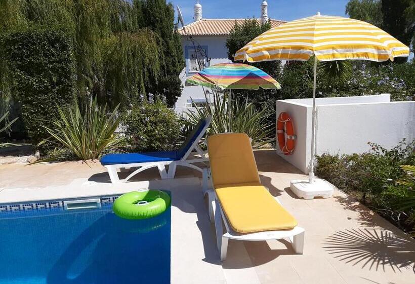 تختخواب و صبحانه Vila Florina