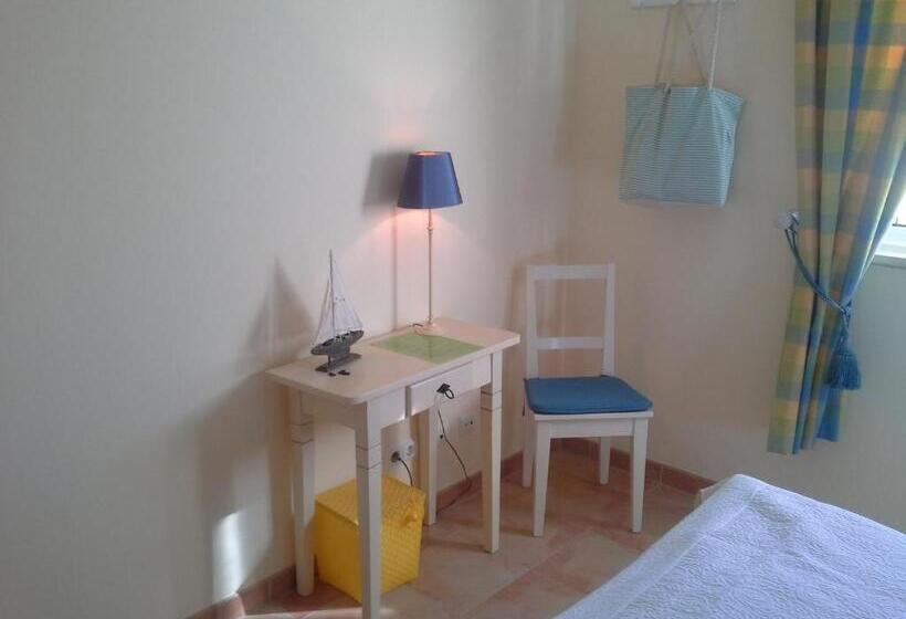 تختخواب و صبحانه Vila Florina