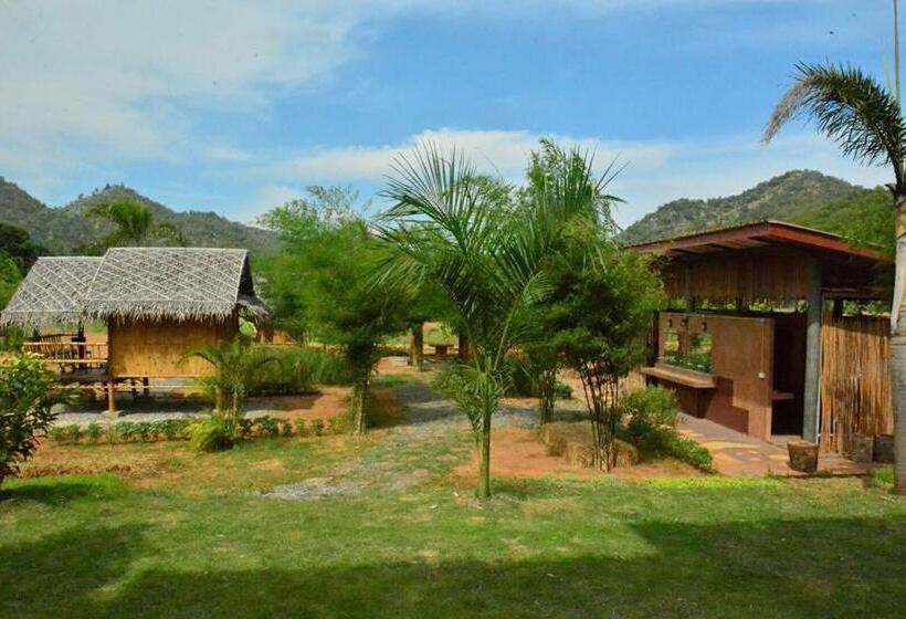 فندق Baan Nork Farmstay บ้านนอก ฟาร์มสเตย์