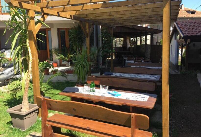 פנסיון Guest House Niya Chernomorets