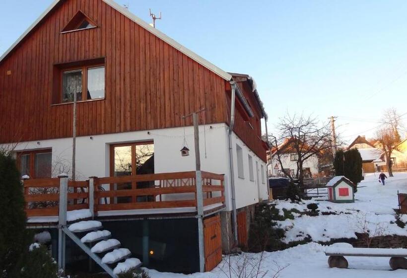 펜션 Ubytování U Kapličky