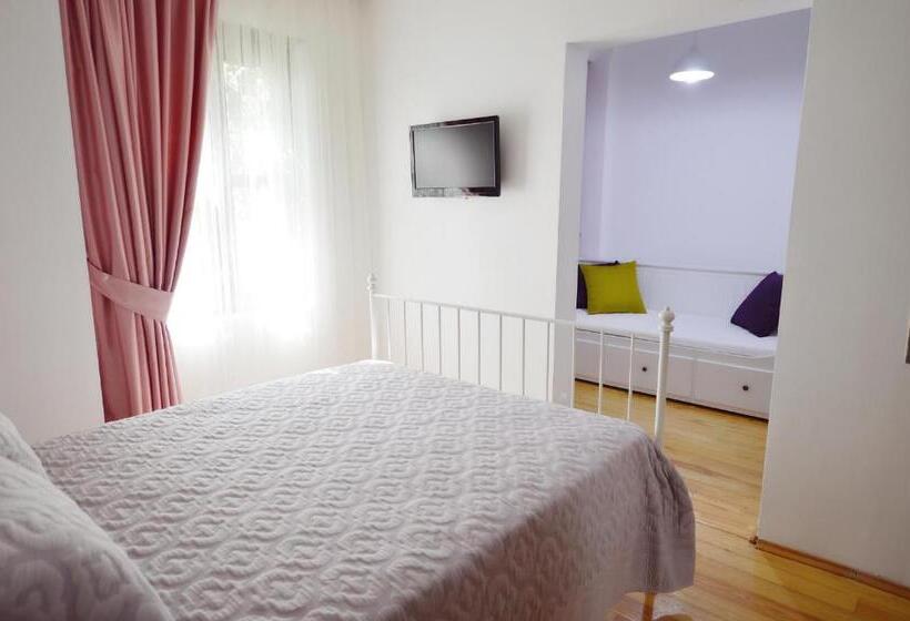 مبيت وإفطار Alayaz