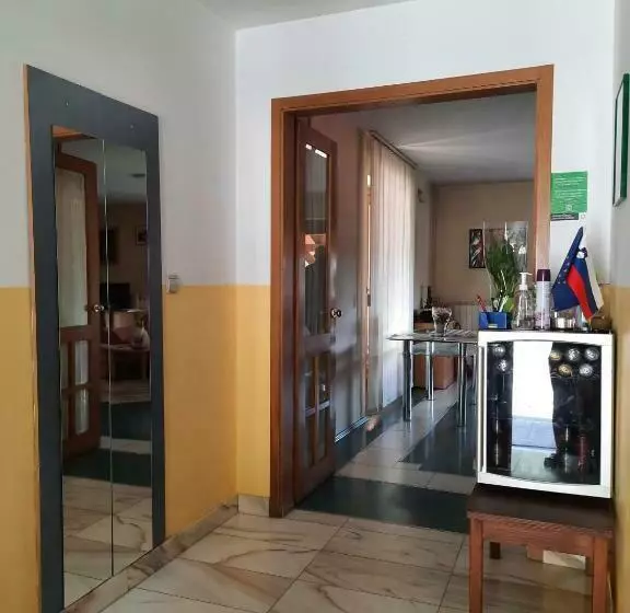 تختخواب و صبحانه Rooms čehovin