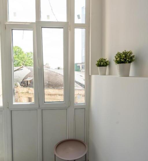 Cozy Design Apartament In Magheru