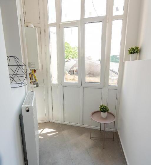 Cozy Design Apartament In Magheru