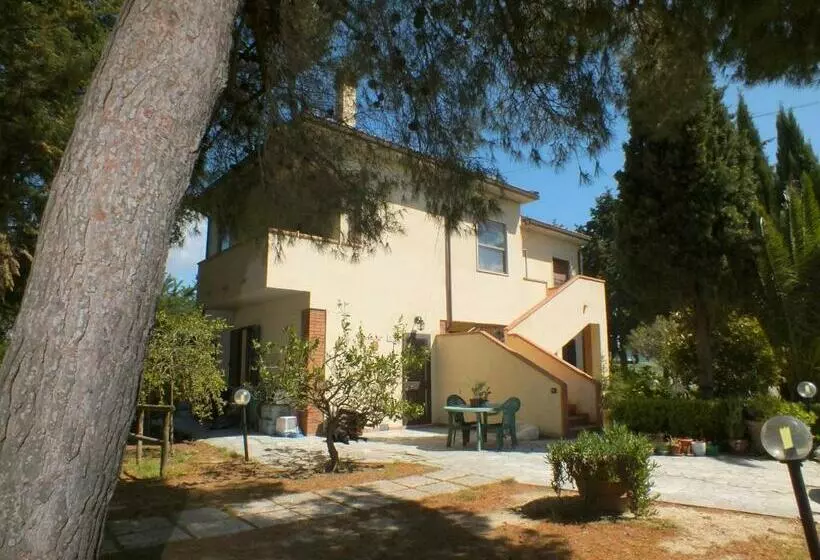 ホテル Agriturismo Mandriato