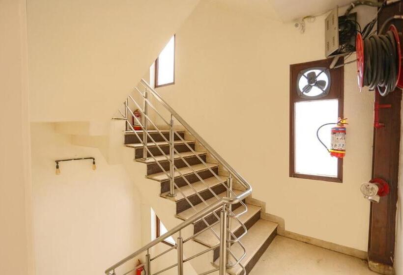 Fabhotel Royal Touch Patel Nagar