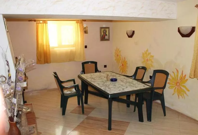 Majatalo Guest House Dara