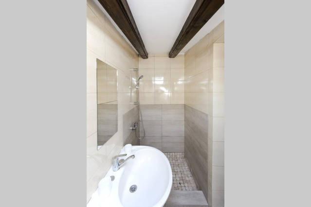 膳宿费 La Buni Busteni