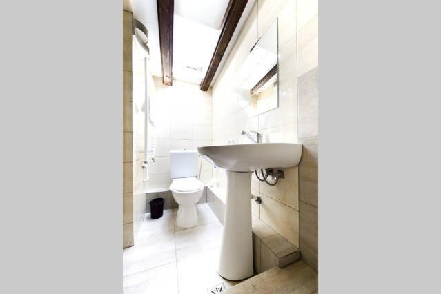 膳宿费 La Buni Busteni