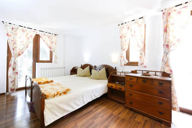 膳宿费 La Buni Busteni