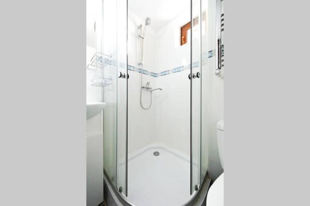 膳宿费 La Buni Busteni