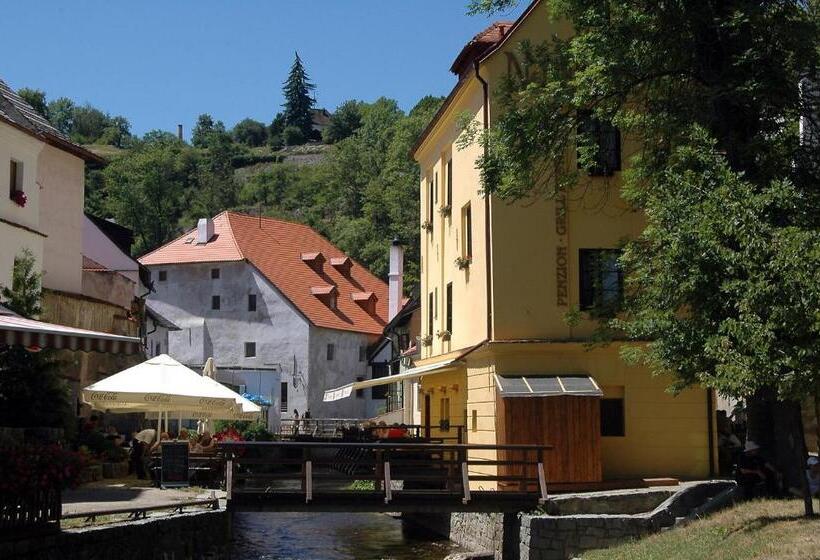 بنسيون Penzion Na Ostrově