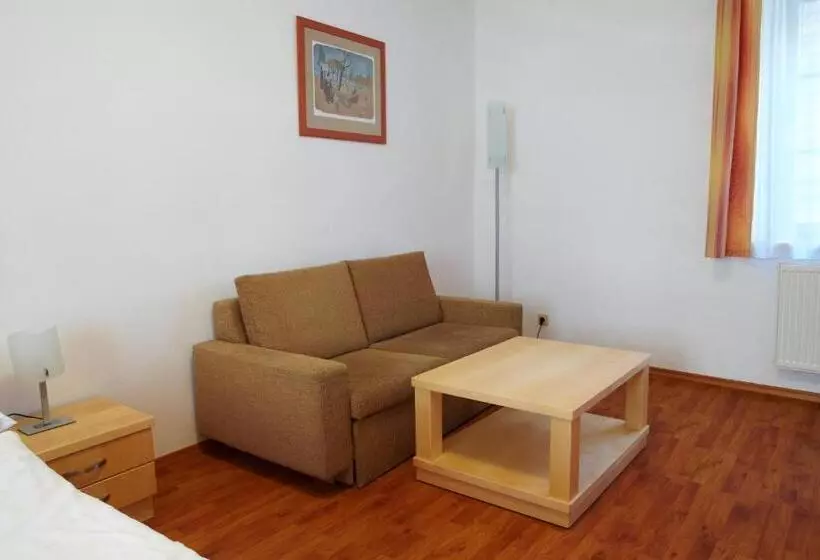 ペンション Penzion Na Ostrově