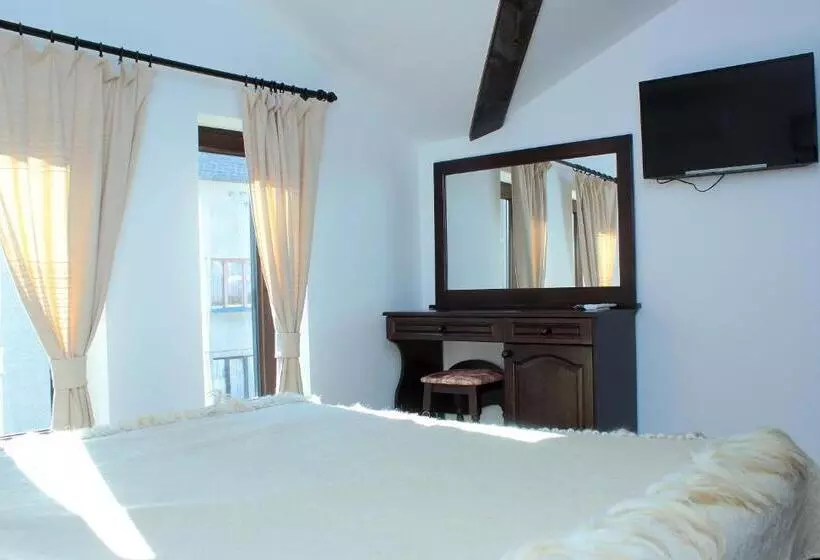 پانسیون Topalovi Guest House