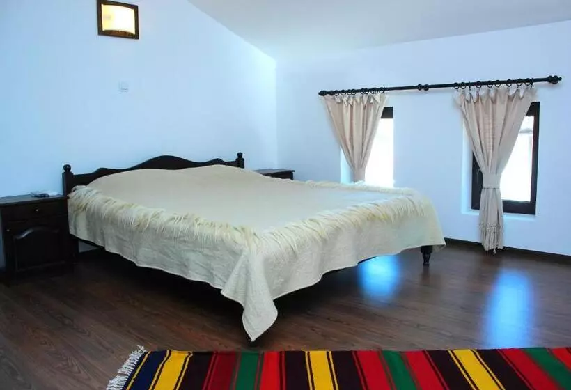 پانسیون Topalovi Guest House