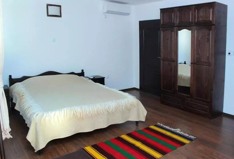 پانسیون Topalovi Guest House