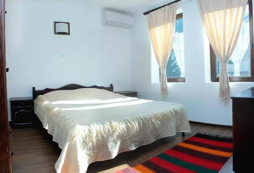 پانسیون Topalovi Guest House