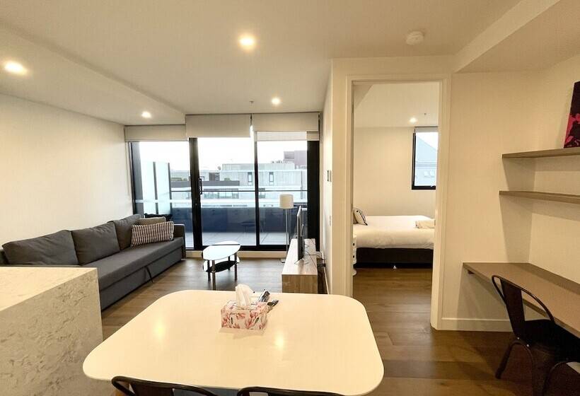 Readyset Apartments At Marque