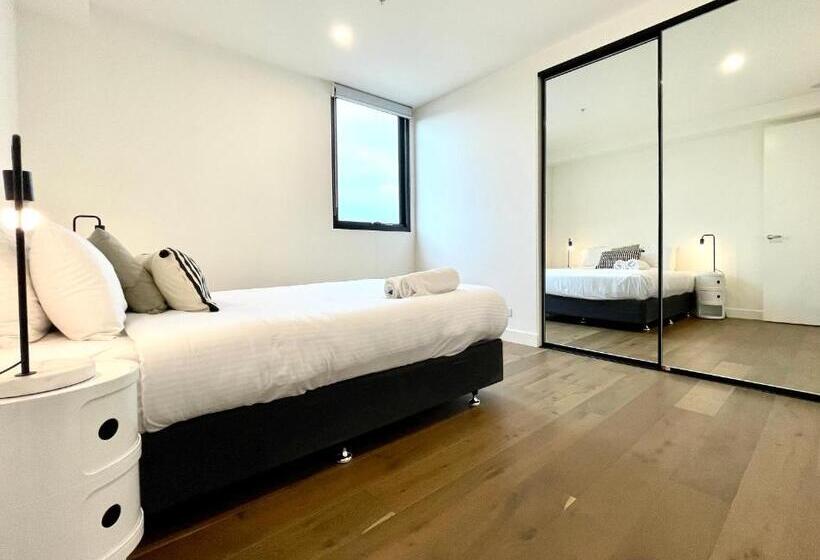 Readyset Apartments At Marque