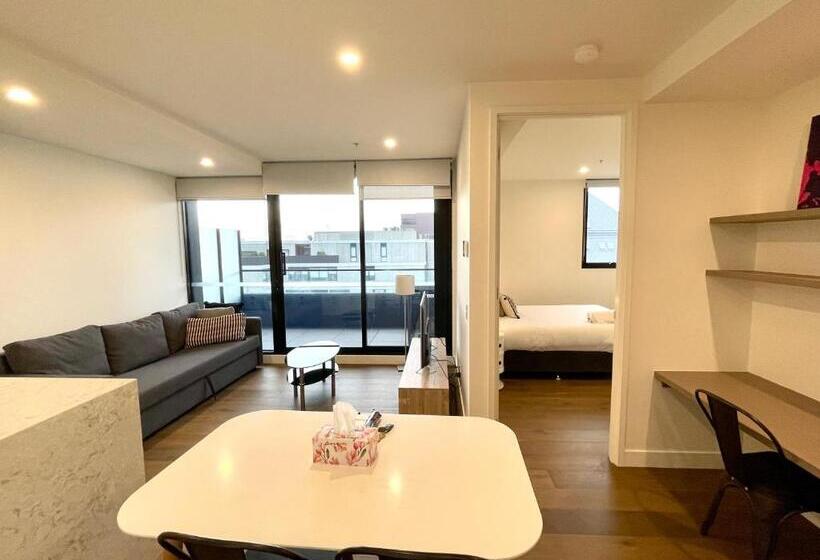 Readyset Apartments At Marque