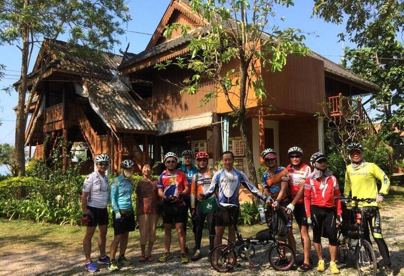 استراحتگاه Ruen Thai Rim Haad