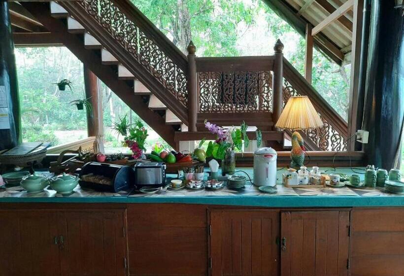 استراحتگاه Ruen Thai Rim Haad