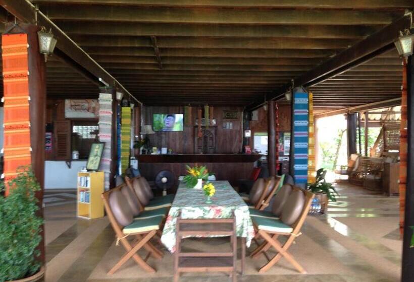 استراحتگاه Ruen Thai Rim Haad