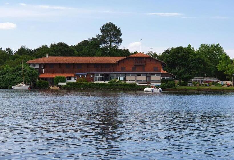 Les Rives Du Lac De Léon