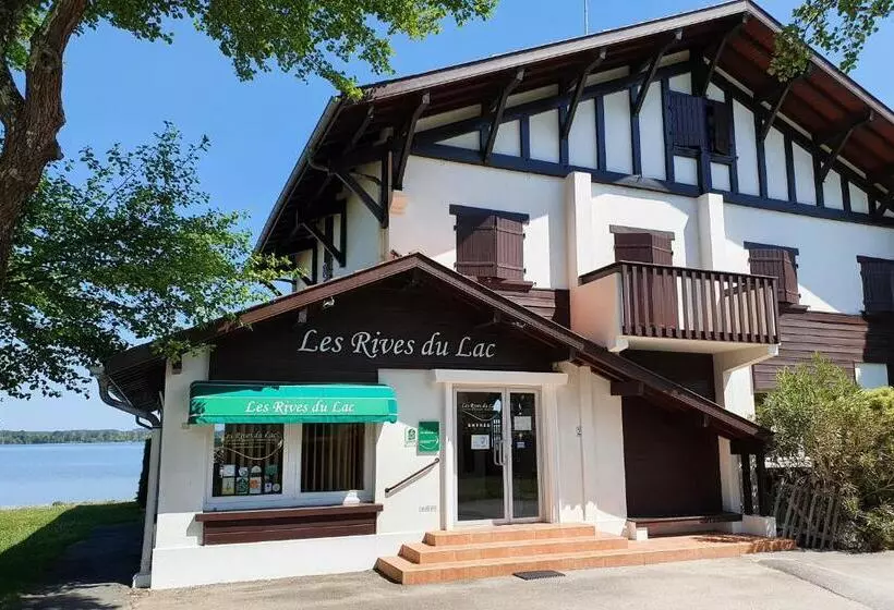 Les Rives Du Lac De Léon