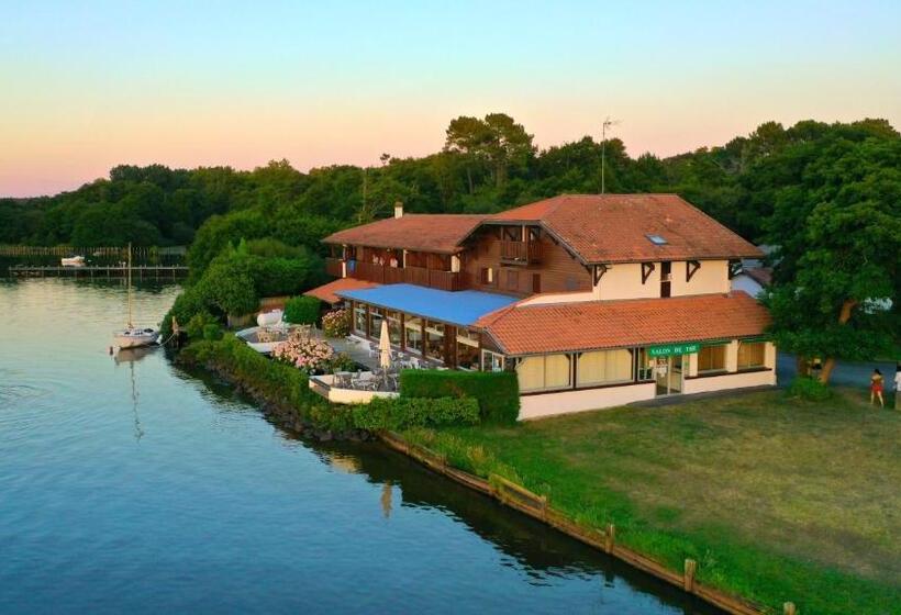 Les Rives Du Lac De Léon