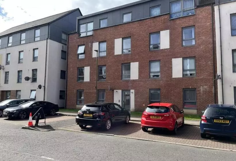 Bright 2 Bedroom Apartment   Edinburgh