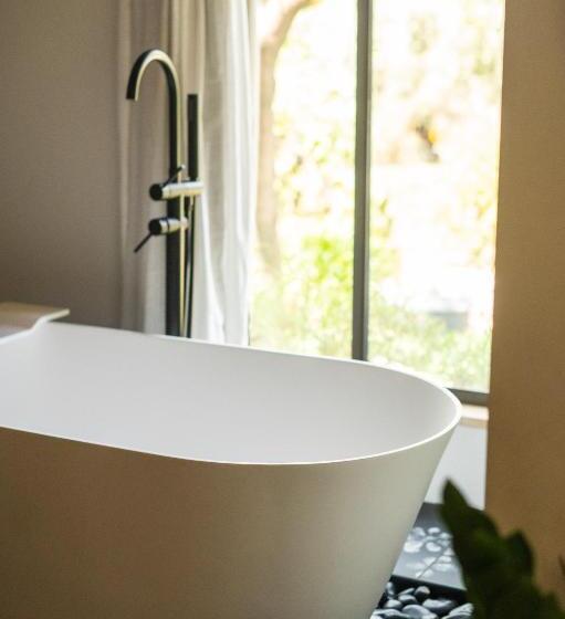 Hanahala Beramot   Boutique Suites