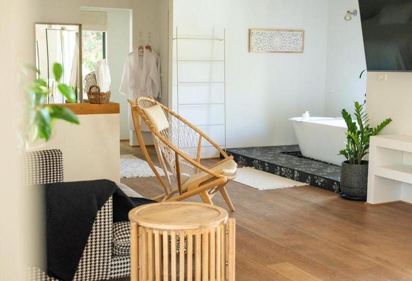 Hanahala Beramot   Boutique Suites